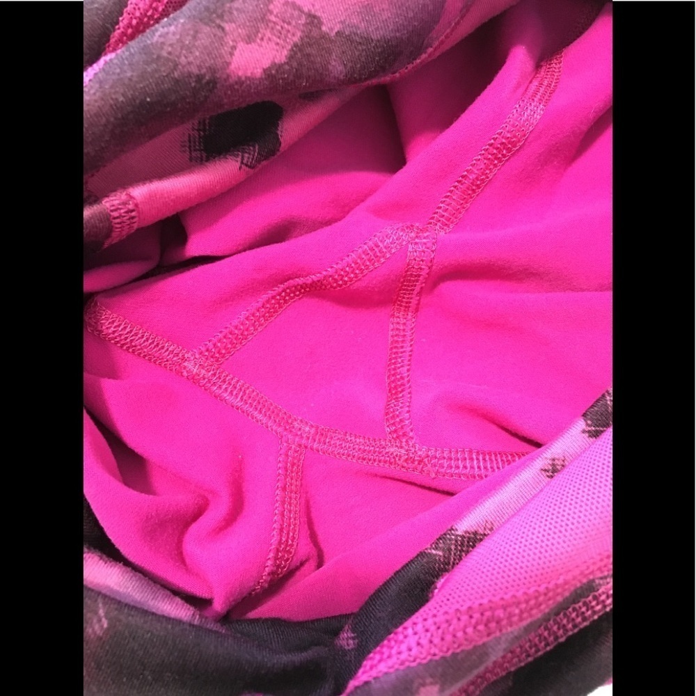 4. Lululemon Wunder Under Raspberry/Blooming Pixie - Picture 5 of 8
